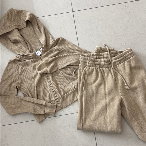 ARITZIA SET - Picture 1 of 6